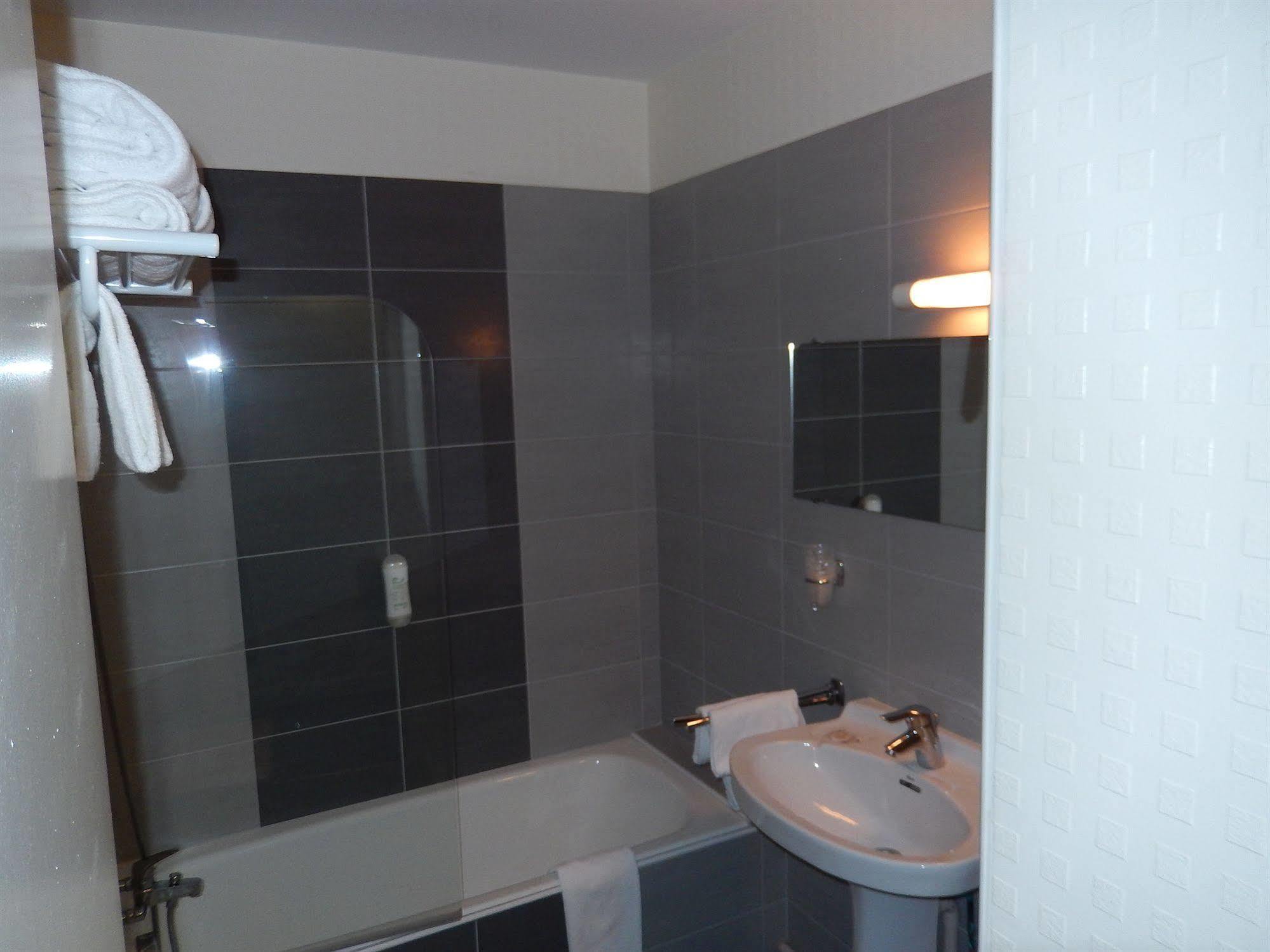 Logis Hotel Lodge La Valette Cesson-Sévigné Εξωτερικό φωτογραφία